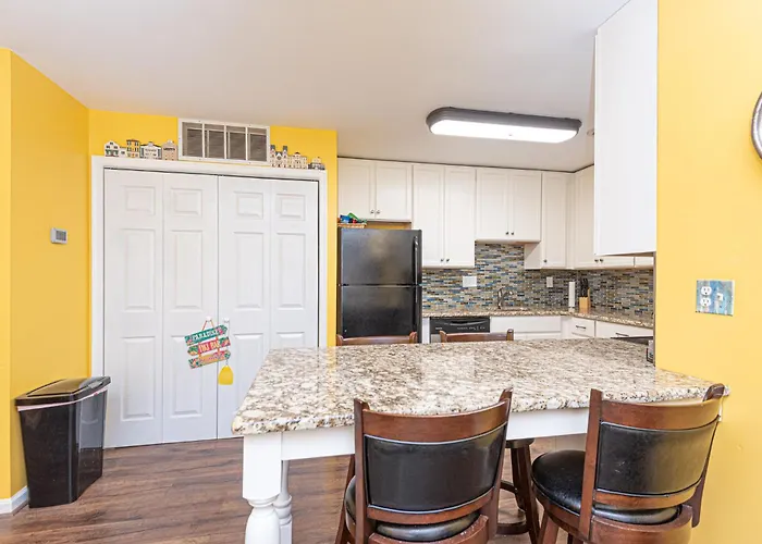 Uptown Oc 2 Bedroom With Pool Sauna And Pickleball *
