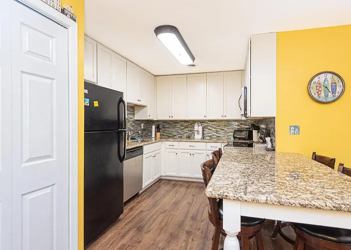 Uptown Oc 2 Bedroom With Pool Sauna And Pickleball *