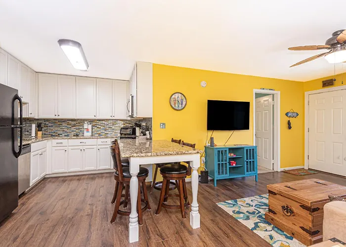 Holiday home Uptown Oc 2 Bedroom With Pool Sauna And Pickleball *